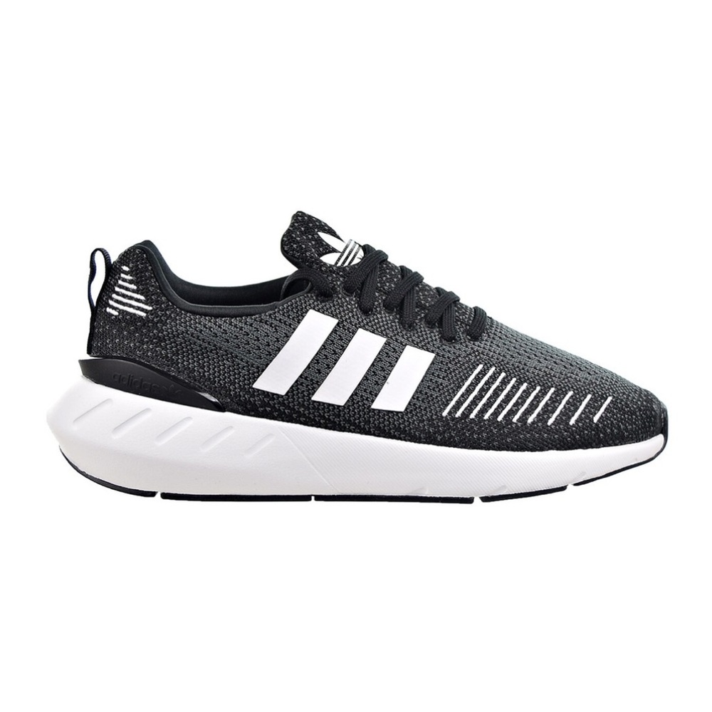 Adidas Swift run 22 Women’s Black and White Knit Sneakers size 7.5